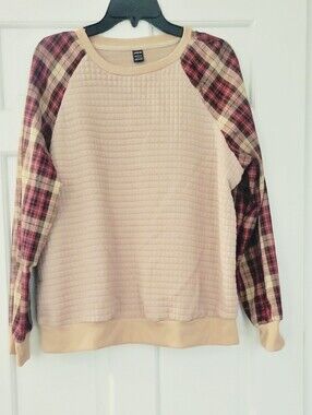 SHEIN Beige Quilted Crewneck Sweater with Red Plaid Sleeves